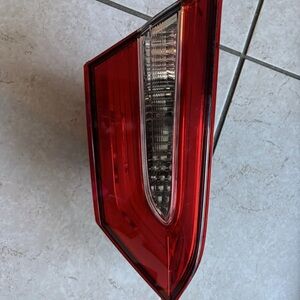 2018-2022 TOY CAMRY SE, SXE REAR TRUNK DECK LID RIGHT INNER TAILLIGHT OEM